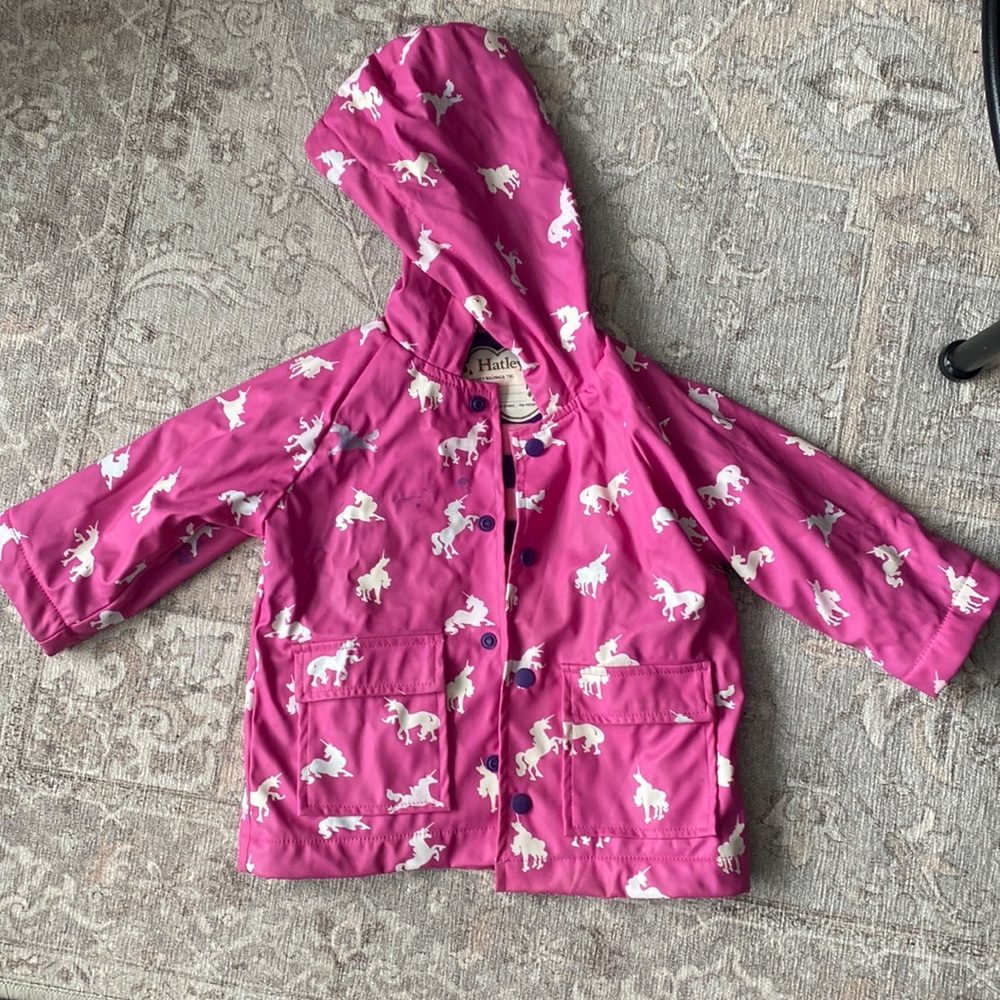 Color changing rain coat